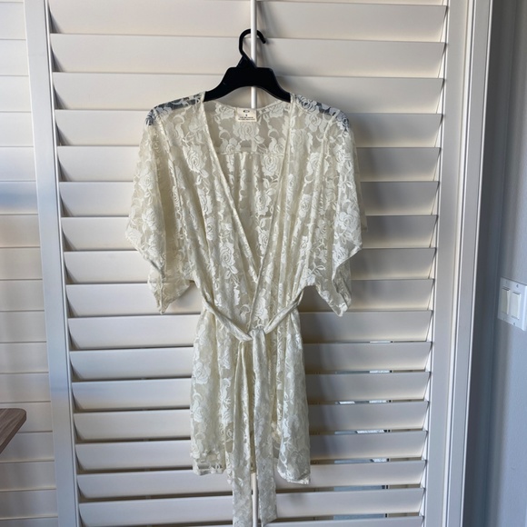 Pins & Needles Lace Kimono Top in Ivory (Size S) - Picture 3 of 9